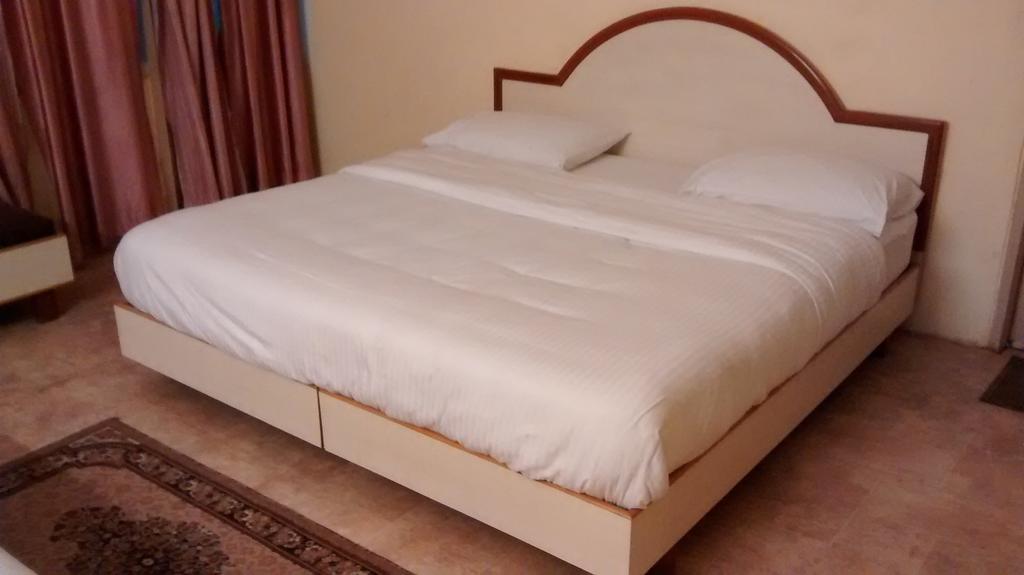 Hotel Mansarover International Haridwār Zimmer foto